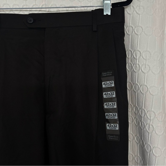 Perry Ellis Portfolio Men's No Iron Folio-Fit Pleated Front Chino Pant - Picture 2 of 6